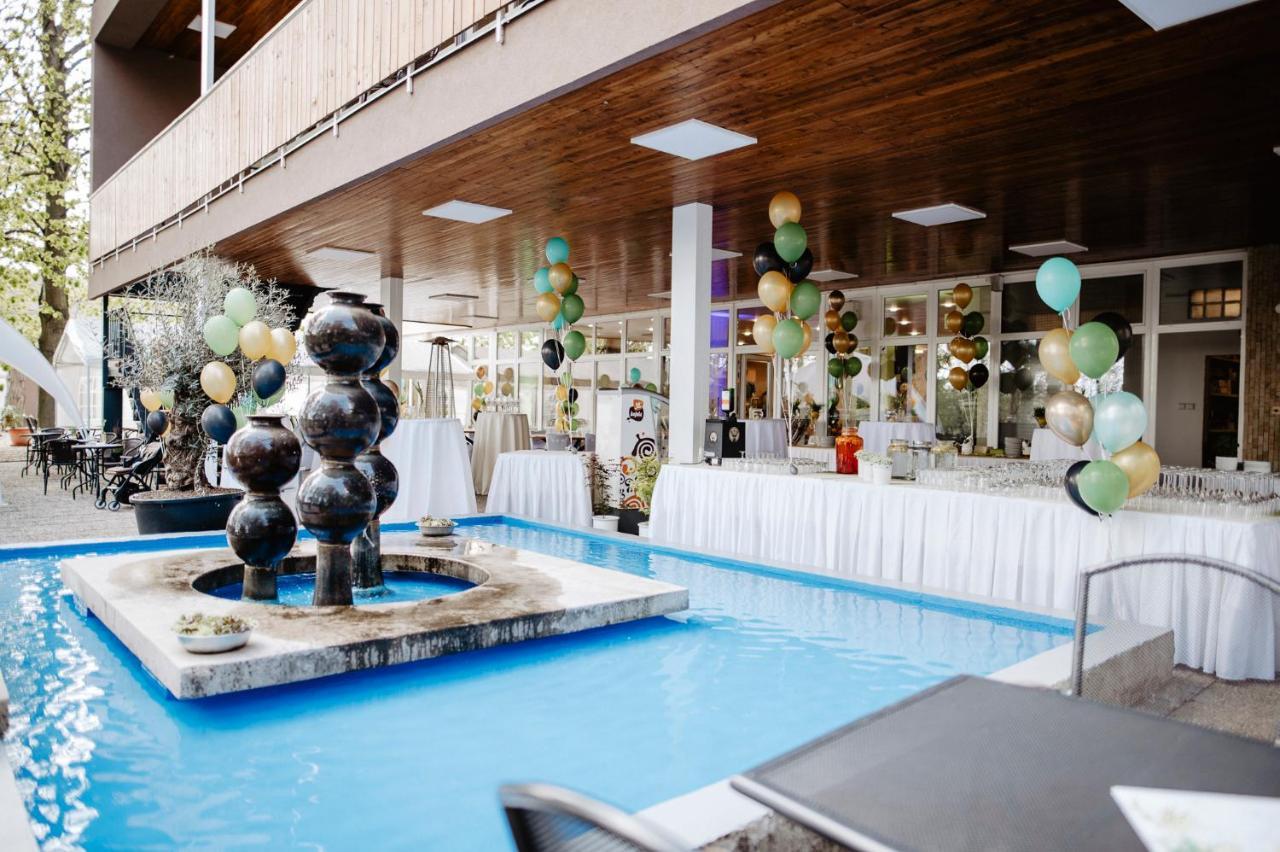 Hotel Fontana Брно Экстерьер фото