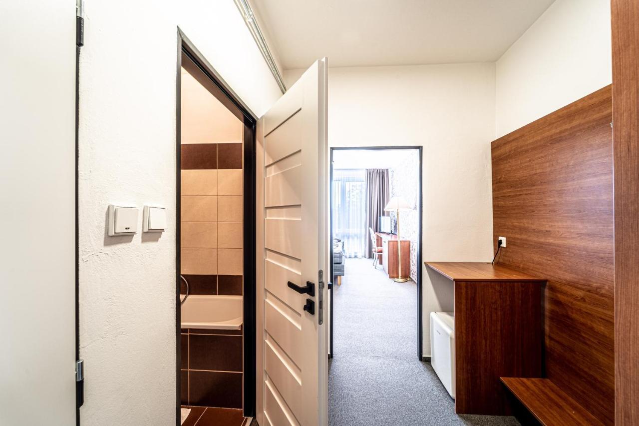 Hotel Fontana Брно Экстерьер фото