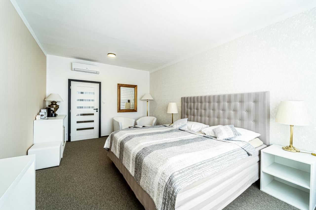 Hotel Fontana Брно Экстерьер фото