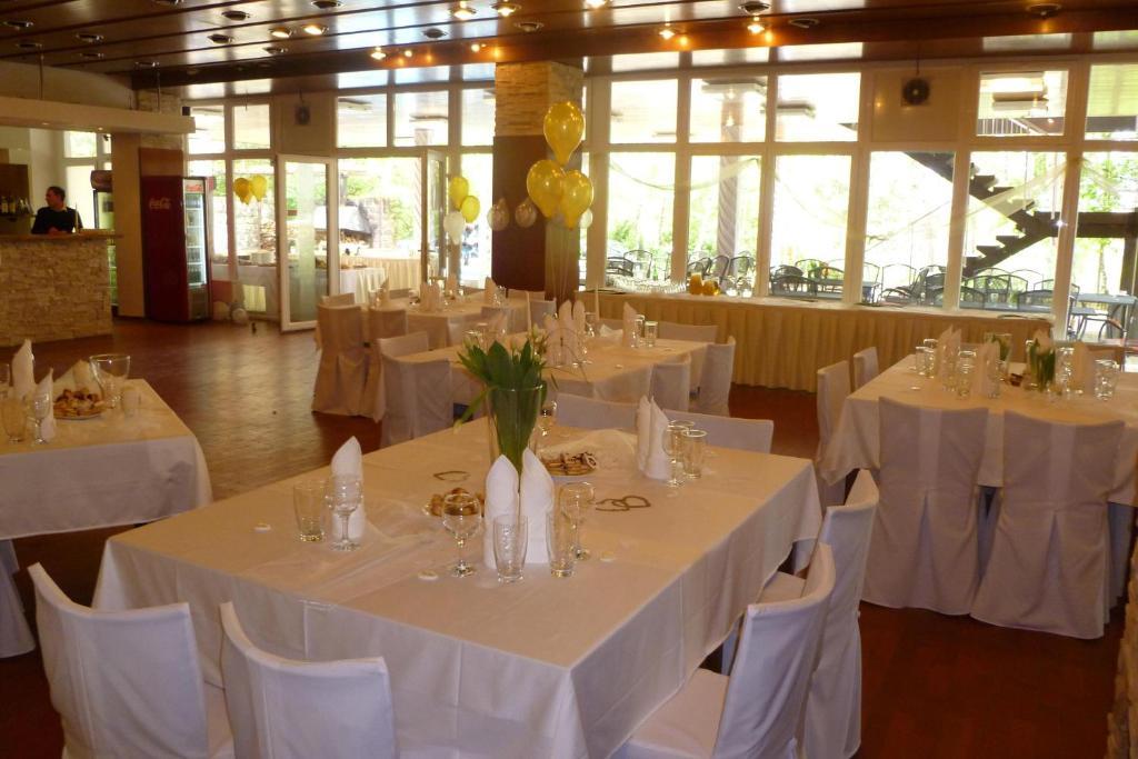 Hotel Fontana Брно Экстерьер фото